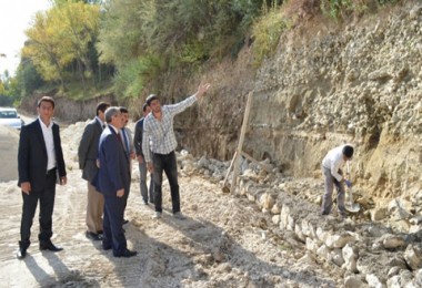 Başkan Gürsoy, Adilcevaz’da yapımı devam eden yol, istinat duvarı ile Kültür ve Sanat evi çalışmalarını yerinde inceledi