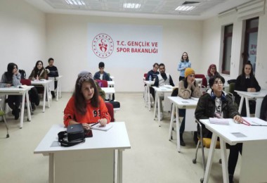 Gençler ve Çocuklar Gençlik Merkezi’ne Yoğun İlgi Gösteriyor