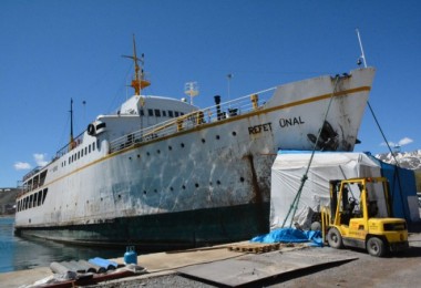 Van’da kaza yapan feribot Tatvan’da tamir ediliyor