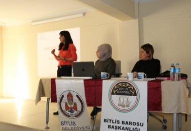 Bitlis Belediyesi kadına şiddetle mücadele semineri düzenledi