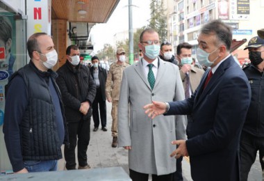 Vali Oktay Çağatay, Tatvan’da Maske Denetimine Katıldı