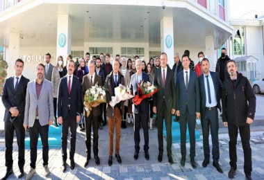 AK Parti Genel Başkan Yardımcısı Demiröz ve Eren Holding Yönetim Kurulu Başkanı  Eren, BEÜ’ni Ziyaret Etti