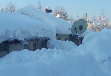 Bitlis’te Yoğun kar yağışıyla 240 köy yolu ulaşıma kapandı