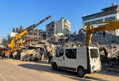 Bitlis Özel İdare Ekipleri Deprem Bölgesindeki Çalışmalarını Sürdürüyor