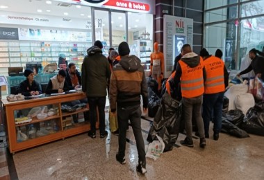 Depremzedeler için Tatvan'da yardım kampanyası başlatıldı