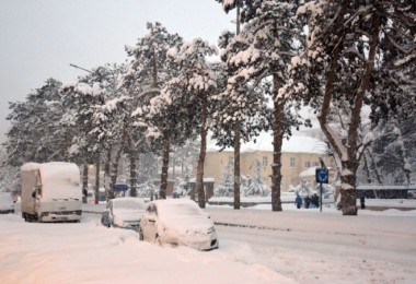 Tatvan kar altında kaldı