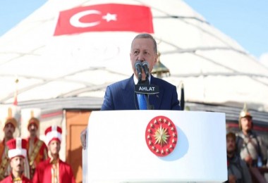 Cumhurbaşkanı Erdoğan, Malazgirt Zaferi Yıldönümü Etkinliklerine Katıldı