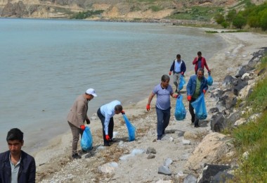 Adilcevaz Belediye Başkanı Gürsoy ve personelinden örnek davranış