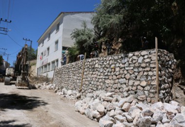 Bitlis’te İstinat Duvarı Çalışmaları Devam Ediyor