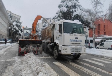 Tatvan’da Karla Mücadele Çalışmaları Sürüyor