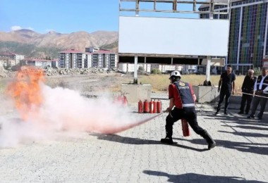 Üniversite Kampüsünde Yangın Tatbikatı Yapıldı