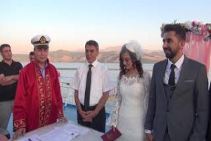 Van Gölü üzerinde nikah töreni yapıldı