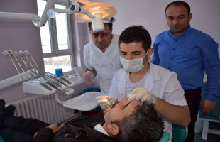 Vatandaşlar, Tatvan’da uygulanan diş tedavisinden memnun