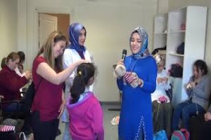 Lösemili çocuklar için Bitlisli kadınlar bebek örüyor - Bitlis Bülten