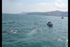Tatvan’da 60 gönüllü 5 kilometreyi 4 saatte yüzdü - Bitlis Bülten